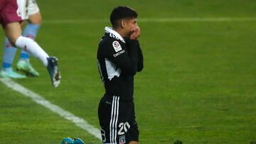 Futbol, Ohiggins vs Colo Colo.
Fecha 14, campeonato Nacional 2022.
El jugador de Colo Colo Alexander Oroz, derecha, juega el balon contra Ohiggins durante el partido por la primera division disputado en el estadio El Teniente.
Rancagua, Chile.
22/05/2022
Jonnathan Oyarzun/Photosport
Football, Ohiggins vs Colo Colo.
14th date, 2022 National Championship.
Colo Colo’s player Alexander Oroz, right , play the ball against Ohiggins during the first division match held at El Teniente stadium.
Rancagua, Chile.
05/22/2022
Jonnathan Oyarzun/Photosport