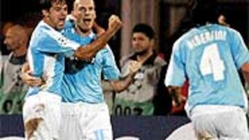 Stam jugará ante el Besiktas.