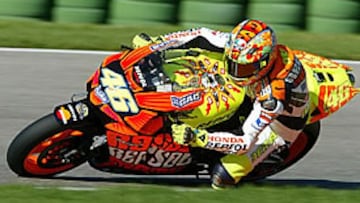 <b>VUELA</B>. Rossi ha conseguido la pole en Cheste, un circuito en el que todavía no ha conseguido la victoria.