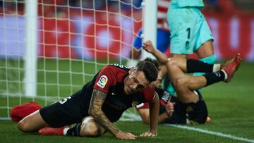 Ocampos se lamenta en el suelo.