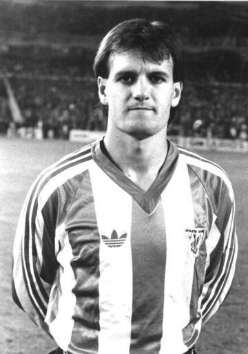 Se formó en las categorías inferiores del Athletic entre 1984 y 1987, año en que pasó al primer equipo hasta 1989. En la temporada 1993-1994 estuvo cedido al Sevilla por el Atlético de Madrid. En 1997 volvió a Bilbao hasta el año 2000.