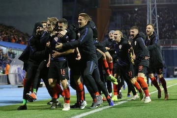Jedvaj marcó el gol de la victoria croata. 3-2.