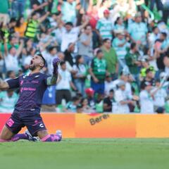 Jonathan Orozco celebra el regreso a clases de sus "hijos"