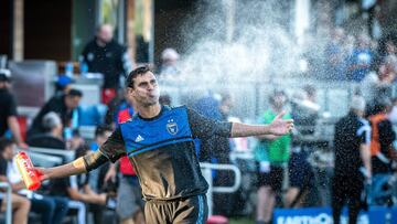 El máximo goleador en la historia de la MLS alentó a su equipo junto al grupo de animación de San José Earthquakes, en la derrota ante Philadelphia Union.