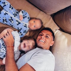 Chicharito rompe en llanto por la ausencia de sus hijos: “He experimentado mucho dolor”