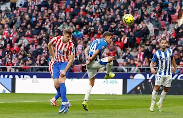Sorloth marca de cabeza el 1-0 al Alavés. 