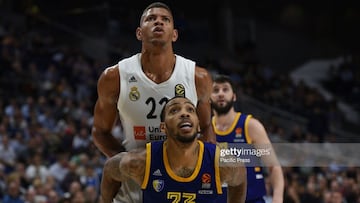MADRID, SPAIN - 2018/11/15: Malcolm Thomas (down), #23 of Khimki and Walter Tavares, #22 of Real Madrid in action during the 2018/2019 Turkish Airlines EuroLeague Regular Season Round 7 game between Real Madrid and Khimki at WiZink center in Madrid.
 Real Madrid (Spain) beat Khimki (Russia) 79-74. (Photo by Jorge Sanz/Pacific Press/LightRocket via Getty Images)