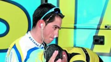 <b>PREPARADOS. </b>Contador y Armstrong, antes de la contrarreloj.