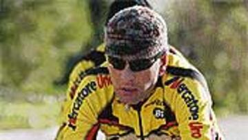 <b>NUEVO LOOK.</B> El Pirata se ha afeitado la perilla. Las secuelas de su reciente operación en la nariz contribuyen a hacerle irreconocible en esta foto de su entrenamiento de ayer en Mallorca.