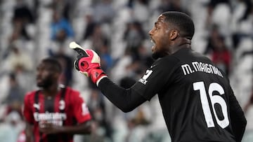 TURIN, ITALY - SEPTEMBER 19: Mike Maignan of AC Milan reacts during the Serie A match between Juventus and AC Milan at the Allianz Stadium in Turin, Italy on September 19, 2021 in Turin, Italy. (Photo by Pier Marco Tacca/Getty Images)