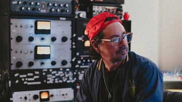 Así es Adrián Quesada, el único musico con raíces mexicanas nominado a ‘Mejor Canción’ en los Oscar 2025