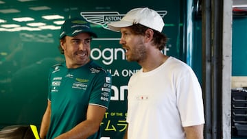 Vettel con Fernando Alonso en el box de Aston Martin.