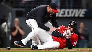 David Fry fue llevado al hospital después de recibir con la cara un lanzamiento de Tarik Skubal que alcanzó las 99 millas por hora.