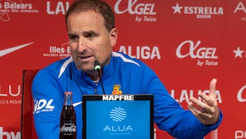 PALMA DE MALLORCA, 12/12/2025. - El entrenador del Mallorca, Jagoba Arrasate, durante una rueda de prensa este viernes, en la víspera del partido ante el Elche. EFE/CATI CLADERA