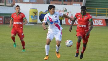 Roberto Ovelar durante el partido entre Patriotas y Junior por la Liga Águila II-2017