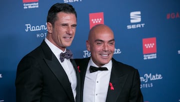 MADRID, SPAIN - NOVEMBER 21: (L-R) Carlos Marrero and husband Kike Sarasola attend the 'Gala Sida' 2016 at Cibeles Palace on November 21, 2016 in Madrid, Spain. (Photo by Pablo Cuadra/WireImage)