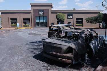 Vehículos calcinados en un estacionamiento frente a un centro comercial en Guadalajara, Jalisco, México.




Associate Press/ LaPresse
Only Italy and Spain