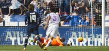 La parada de Kameni al penalty de Cristiano Ronaldo. 