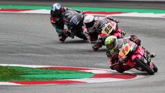 MotoGP - Austrian Grand Prix - Red Bull Ring, Spielberg, Austria - August 11, 2019   VNE Snipers&#039; Tony Arbolino, VNE Snipers&#039; Romano Fenati and Petronas Sprinta Racing&#039;s John McPhee in action during the Moto3 race   REUTERS/Lisi Niesner