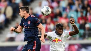 Leipzig (Germany), 14/09/2019.- Bayern's Robert Lewandowski (L) in action against Leipzig's Nordi Mukiele during the German Bundesliga soccer match between RB Leipzig vs FC Bayern Munich in Leipzig, Germany, 14 September 2019. (Alemania) EFE/EPA
