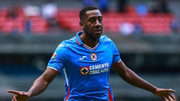 MEXICO CITY, MEXICO - SEPTEMBER 11: Gonzalo Carneiro of Cruz Azul celebrates after scoring his team's first goal during the 14th round match between Cruz Azul and Mazatlan as part of the Torneo Apertura 2022 Liga MX at Azteca Stadium on September 11, 2022 in Mexico City, Mexico. (Photo by Manuel Velasquez/Getty Images)