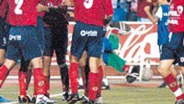 <b>SORPRESA. </b>Los jugadores del Lanzarote celebraron así su pase.