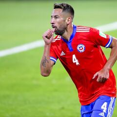 Los candidatos para reemplazar a Isla en el 11 titular de la Roja