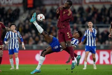 El Olmpico de Roma presenci uno de los mejores goles de la carrera del delantero espa?ol del Oporto. Samu abri el marcador del encuentro gracias a una increble chilena. A pesar de ello el conjunto portugus perdi ante la Roma.