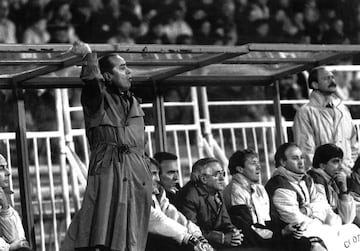 Una temporada m¨¢s tarde de retirarse, comenz¨® su carrera en los banquillos. Y lo hizo como t¨¦cnico del Inter de Mil¨¢n. Llegar¨ªa al Deportivo, tambi¨¦n como entrenador, en la temporada 1978/1979. El equipo militaba en Segunda Divisi¨®n y, tras no conseguir el objetivo del ascenso, no se le renov¨® su contrato al final de la campa?a.