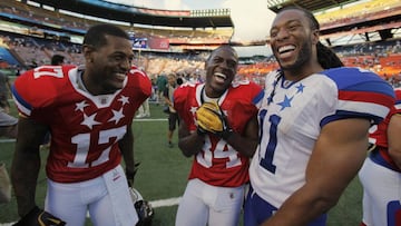 NFC wide receiver Larry Fitzgerald of the Arizona Cardinals (R) laughs with AFC wide receiver Mike Wallace (L) and kick return Antonio Brown, both of the Pittsburgh Steelers, after their NFL Pro Bowl at Aloha Stadium in Honolulu, Hawaii January 29, 2012. REUTERS/Hugh Gentry (UNITED STATES - Tags: SPORT FOOTBALL)