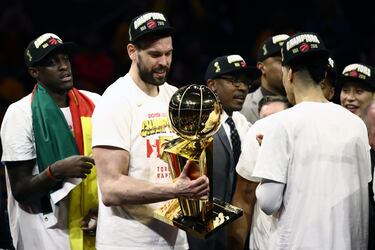 En febrero de 2019, los Grizzlies traspasaron a Marc a los Raptors a cambio de Jonas Valanciunas, Delon Wright, CJ Miles y una segunda ronda de draft (2024). All le recibi con los brazos abiertos Sergio Scariolo, ayudante de Nick Nurse. "Est en su mejor momento, en el pico de su carrera. Probablemente va a aportar a este equipo algo que nunca tuvo", dijo el italiano. Cinco meses despus, los Raptors (y Marc) lograron su primer anillo.