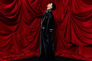 Tenor de formación clásica con un enfoque moderno, fusiona elementos operísticos con balada pop. Su propuesta destaca por la intensidad emocional y el virtuosismo vocal.