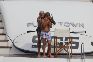 Las fotos de Neymar en Ibiza que suscitan comentarios