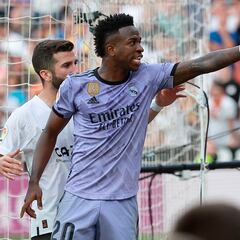 Mestalla desquicia a Vinicius