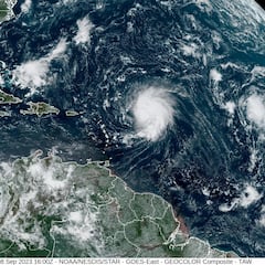 Why is it difficult to predict hurricane paths and timelines?