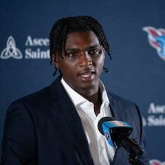 Cam Ward recibe la bendición de Warren Moon