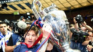 Barcelona&#039;s Argentinian forward Lionel Messi celebrates with the trophy after the UEFA Champions League Final football match between Juventus and FC Barcelona at the Olympic Stadium in Berlin on June 6, 2015.  FC Barcelona won the match 1-3.   AFP PH