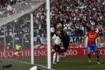 El amargo debut de Guede en Colo Colo, en imágenes