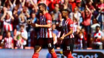 Pelle y Bertrand celebran un gol