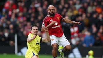 Soccer Football - Premier League - Manchester United v Tottenham Hotspur - Old Trafford, Manchester, Britain - February 7, 2026 Tottenham Hotspur's Joao Palhinha in action with Manchester United's Bryan Mbeumo REUTERS/Phil Noble EDITORIAL USE ONLY. NO USE WITH UNAUTHORIZED AUDIO, VIDEO, DATA, FIXTURE LISTS, CLUB/LEAGUE LOGOS OR 'LIVE' SERVICES. ONLINE IN-MATCH USE LIMITED TO 120 IMAGES, NO VIDEO EMULATION. NO USE IN BETTING, GAMES OR SINGLE CLUB/LEAGUE/PLAYER PUBLICATIONS. PLEASE CONTACT YOUR ACCOUNT REPRESENTATIVE FOR FURTHER DETAILS..