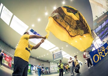 El Aeropuerto Internacional de la Ciudad de México vivió minutos caóticos ante la llegada del guardameta mexicano, ahora elemento de Las Águilas.