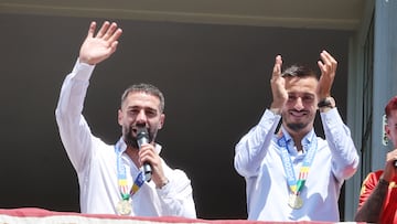 CARVAJAL Y JOSELU JUGADORES DEL REAL MADRID Y DE LA SELECCION ESPAÑOLA DE FUTBOL ESPAÑA SON HOMENAJEADOS EN EL AYUNTAMIENTO DE BOADILLA DEL MONTE DONDE RESIDEN.