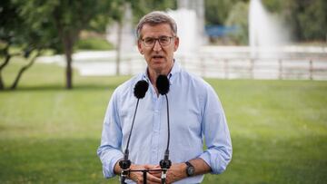 El presidente del Partido Popular, Alberto Núñez Feijóo, ofrece declaraciones a los medios durante su visita al campamento urbano que el Ayuntamiento de Torrejón organiza en el Parque Europa, a 28 de junio de 2024, en Torrejón de Ardoz, Madrid (España). El campamento está dirigido a niños entre 4 y 13 años con actividades como escuela de tiro, karts a pedales, mini quads o juegos de agua, entre otras.
28 JUNIO 2024;TORREJON DE ARDOZ;CAMPAMENTO;CAMPAMENTO URBANO;NIÑOS;PARQUE EUROPA
Alejandro Martínez Vélez / Europa Press
28/06/2024