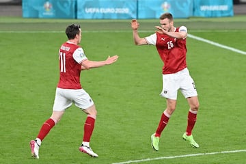 2-1. Sasa Kalajdzic celebra el primer gol.