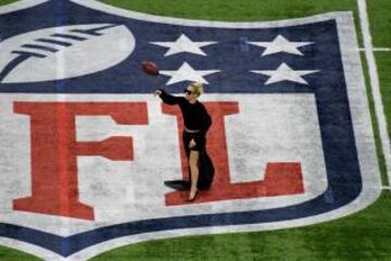 La cantante Lady Gaga calentando para estar a tope en su actuación en la Super Bowl, que tiemblen Matt Ryan y Tom Brady...