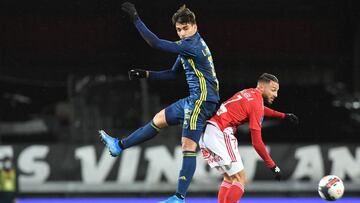 El Lyon sufre, pero duerme como l赤der de la Ligue 1
