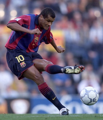 El futbolista brasile?o jug車 cinco temporadas como blaugrana entre 1997 y 2002. El dorsal '10' lo llev車 durante la temporada 00/01 y la 01/02.