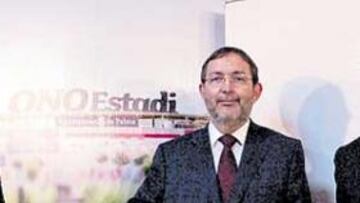 <b>SATISFECHOS. </b>El presidente Vicente Grande, con el director regional de Ono, Javier Carbajal, y el teniente de alcalde, Rafael Durán.