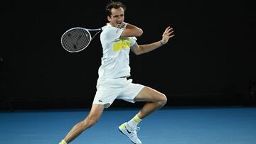 Sigue en directo el partido de semifinales del Open de Australia entre Daniil Medvedev y Stefanos Tsitsipas hoy, viernes 19 de febrero, desde las 9:30 en AS.