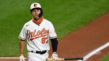 El infielder de 26 años vivió su debut en el duelo entre Red Sox y Orioles en Camden Yards, aunque no pudo evitar la caída de la novena de Baltimore.